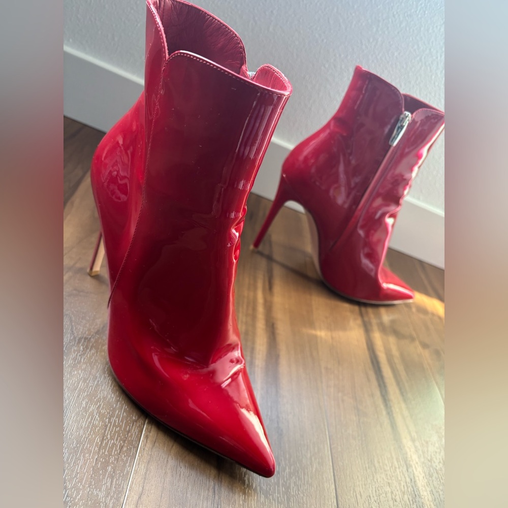 Gianvito Rossi Red Patent Leather Pointed-Toe Ankle Booties - Picture 4 of 5